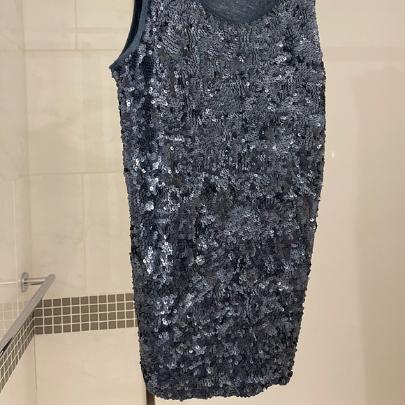 Fitted navy blue sequence tank top from Venice, Italy. Worn once. - Picture 5 of 5
